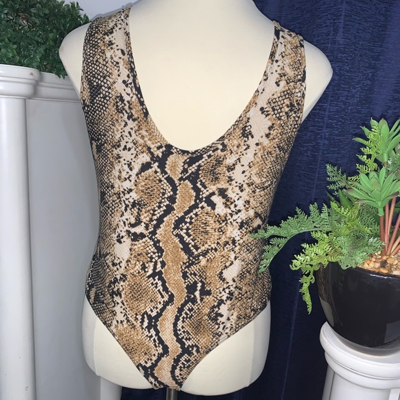 FASHIONNOVA CURVE Sleeveless 1X Snakeskin BodySuit - Picture 4 of 5